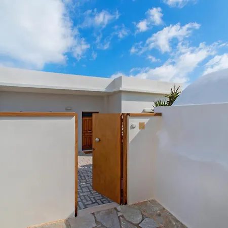 Apartment At The Side Of The Castle Plaka (Milos)